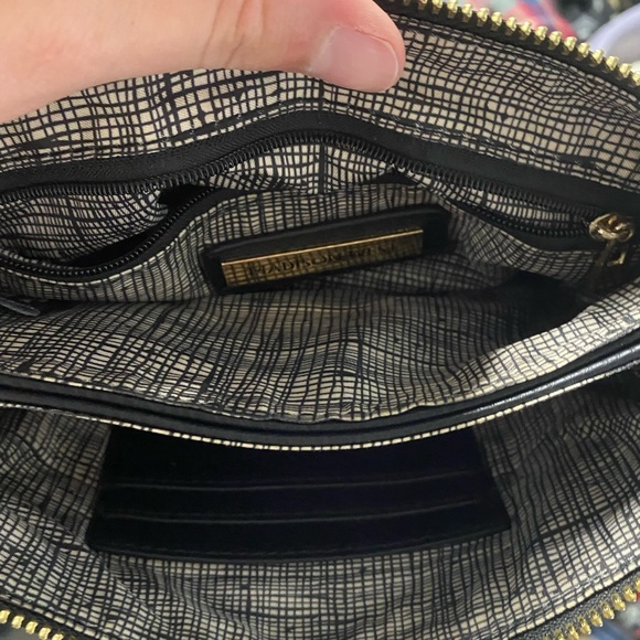 Black cross body bag with gold detail - Picture 6 of 7